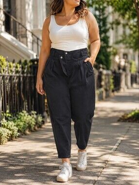 Vintage Levi’s Black 100% Cotton Pleated Tapered Pants High Rise Utility Trouser